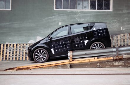Solar-Auto Schwarzer Sion vom Münchner Unternehmen Sono Motors
