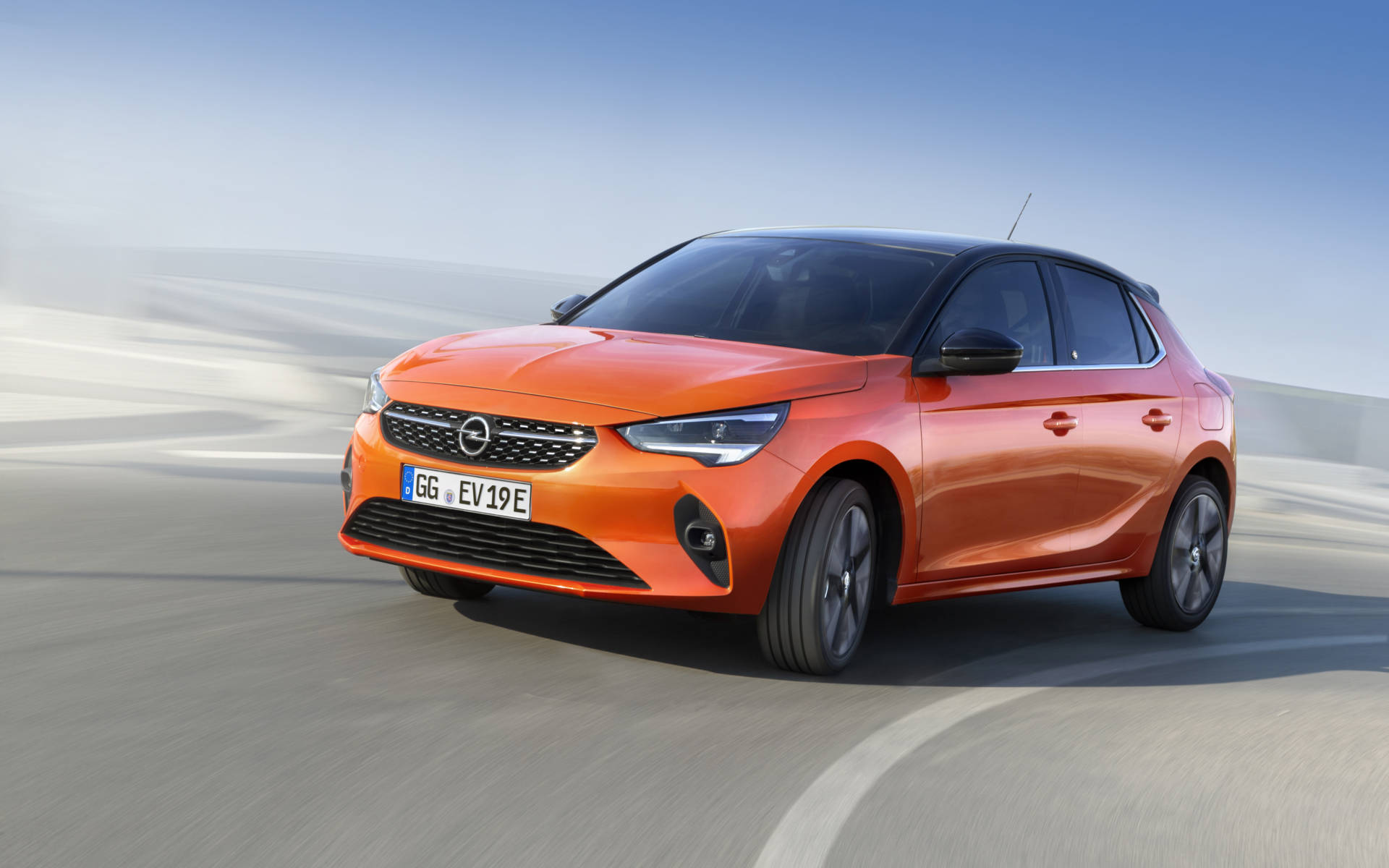 Orangener Opel Corsa e Elektroauto
