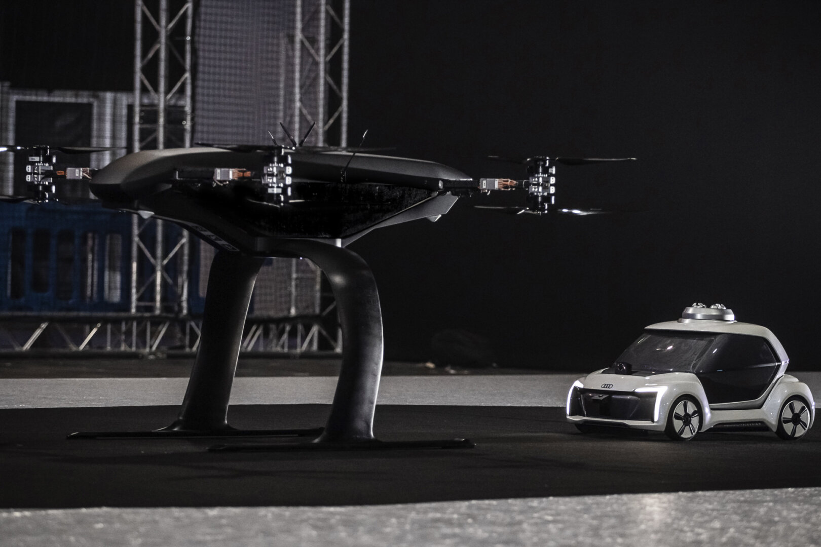 Drohne und E-Auto als Flugtaxi