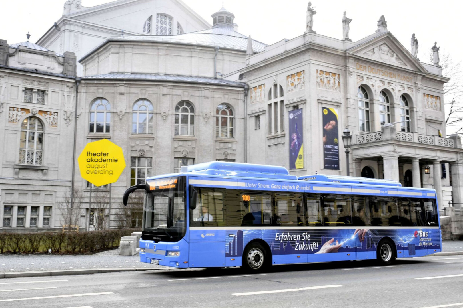 Blauer MVG E-Bus München
