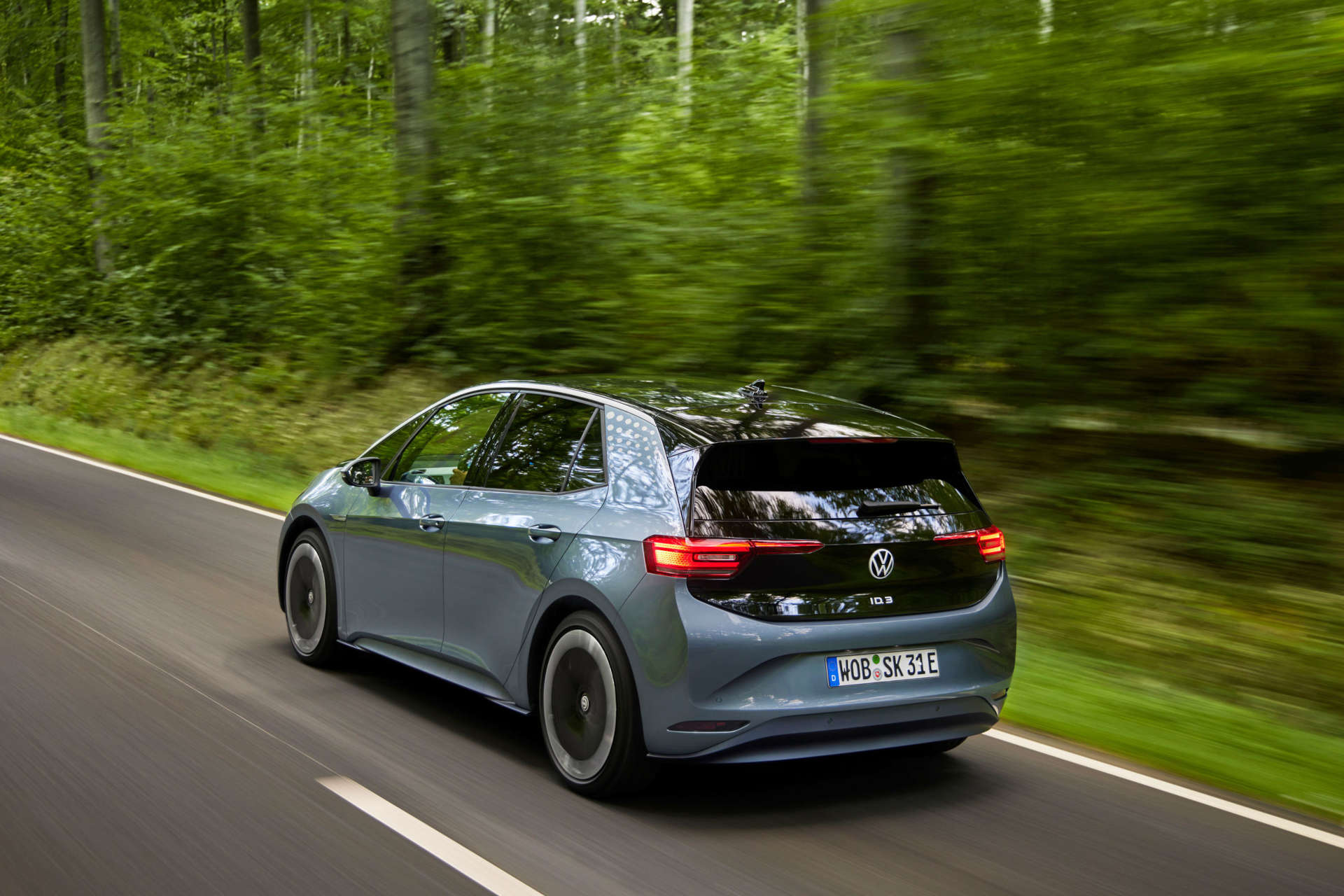 Silberner VW ID3 Elektroauto
